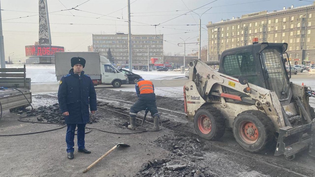 В Новосибирске трамвайные пути на площади Калинина отремонтировали после вмешательства прокуратуры. ВИДЕО
