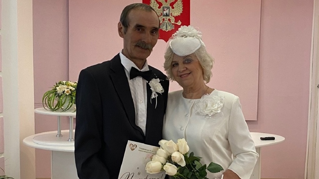 «Три дочери и шесть внуков»: золотую свадьбу отпраздновала семейная пара из Новосибирска