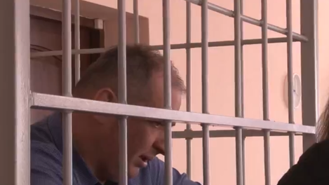 Бывшего главу омской полиции, обвинённого во взятках, увезли из зала суда на скорой