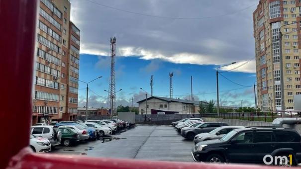 На 50 улицах в центре Омска появятся платные парковки
