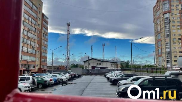 На 50 улицах в центре Омска появятся платные парковки