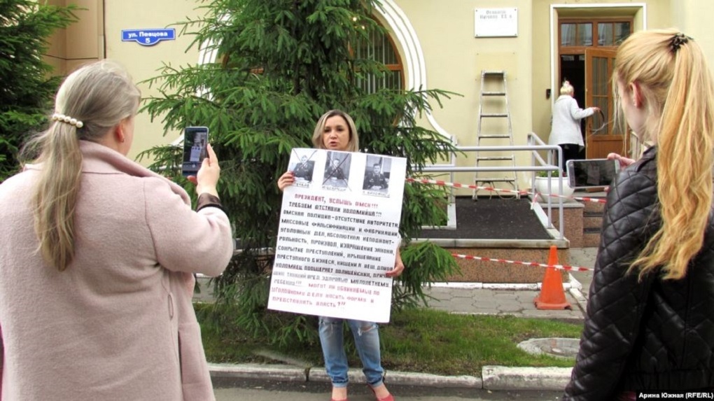 СМИ: омички вышли на пикеты с требованием отставки главы областного УМВД