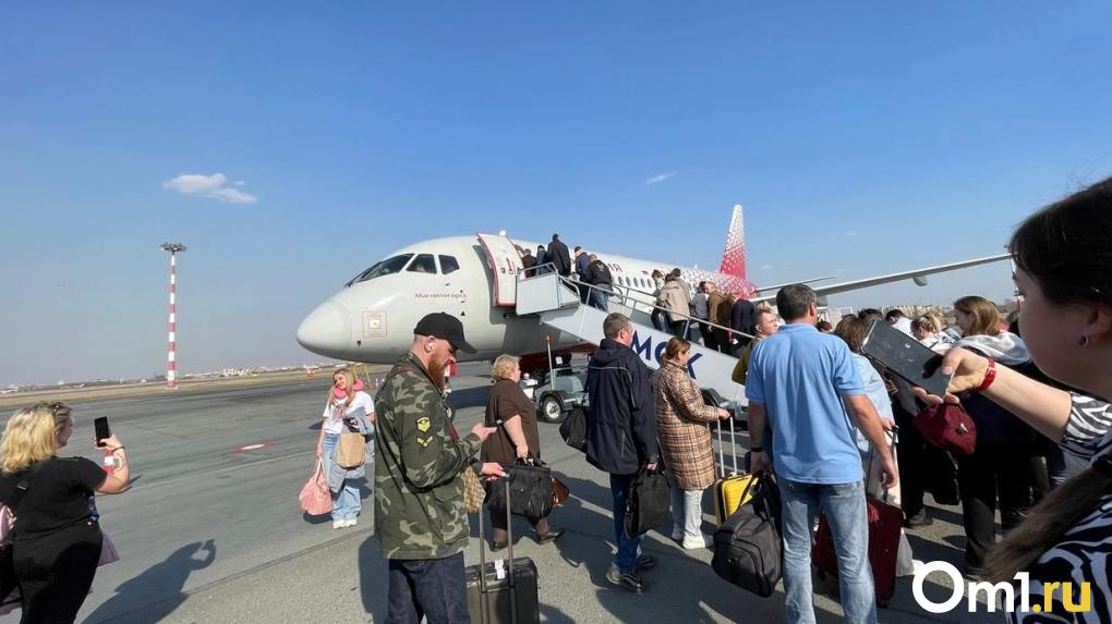 Рейс Санкт-Петербург – Омск задержали из-за опасного предмета в салоне