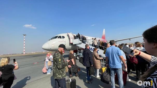Рейс Санкт-Петербург – Омск задержали из-за опасного предмета в салоне