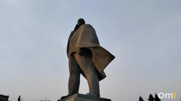 Новосибирцам запретят парковаться возле площади Ленина