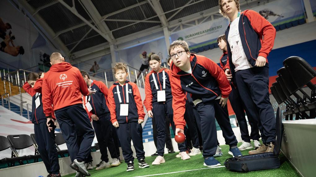 В Ханты-Мансийске открылся турнир для спортсменов с ментальными особенностями