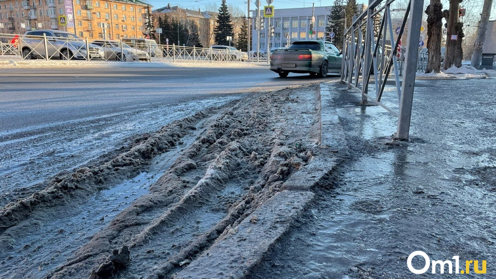 Тротуары в Новосибирске очистили от гололёда после вмешательства прокуратуры
