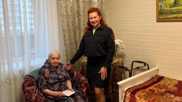 В 100 лет — новая жизнь: казахстанская пенсионерка получила вид на жительство в Новосибирске