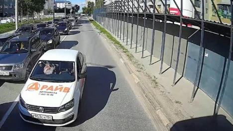«Ему стало плохо»: в автошколе «Драйв» рассказали, почему инструктор выехал на встречку в Новосибирске