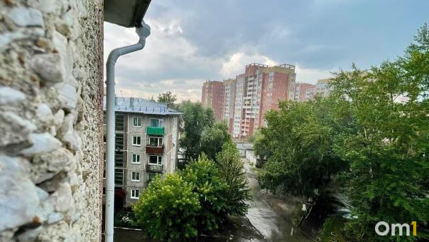 В Омске рабочая неделя начнётся с осеннего холода и проливных дождей