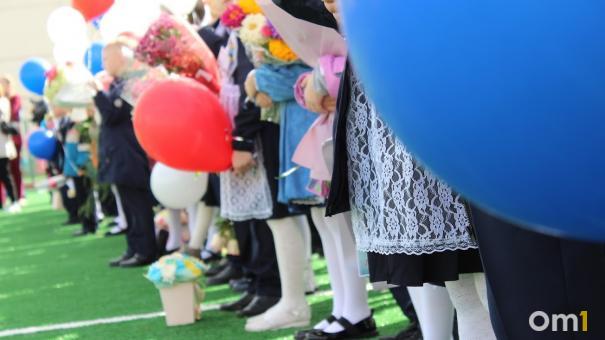 Омичам назвали дату начала приёма заявлений на запись детей в первый класс
