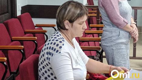 «Мама, почему папа холодный?»: омичке, убившей мужа при ребенке, грозит 15 лет колонии