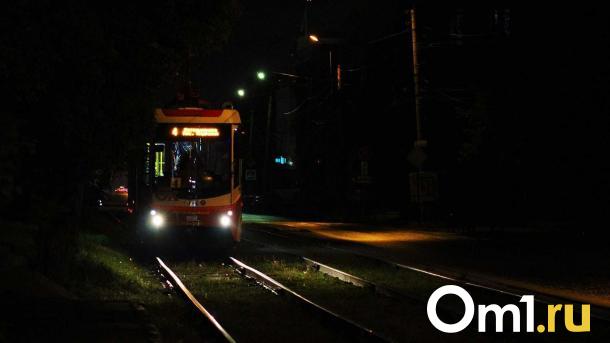 На проспекте Королёва в Омске трамвай сошёл с рельсов