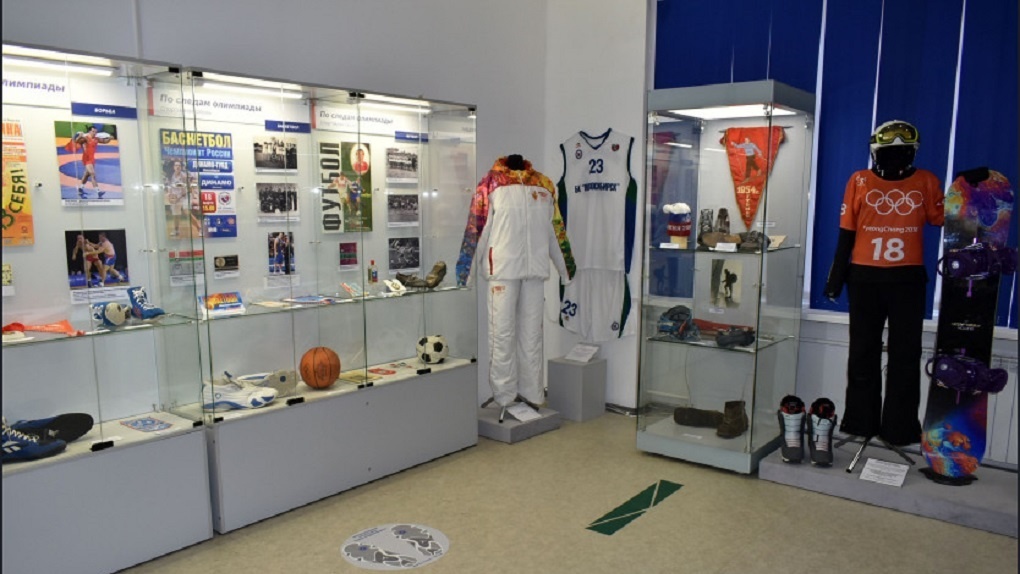 В Новосибирске открылась уникальная выставка обуви олимпийских чемпионов