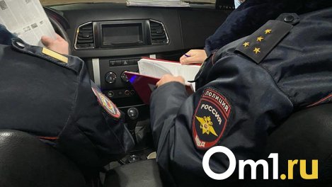 Трое мужчин пострадали при столкновении двух грузовиков в Новосибирске