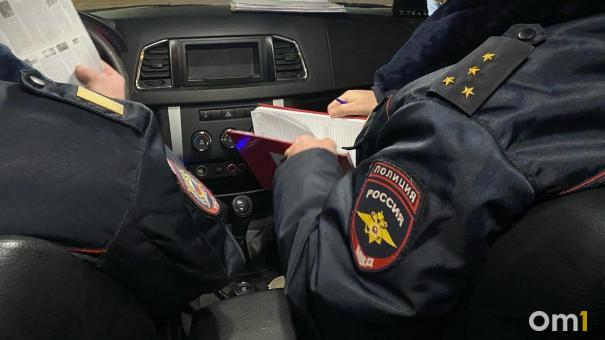 Трое мужчин пострадали при столкновении двух грузовиков в Новосибирске