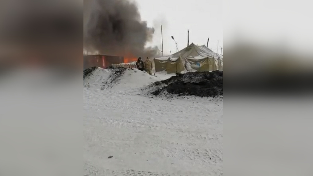 Губернатор прокомментировал пожар в омском лагере для мобилизованных