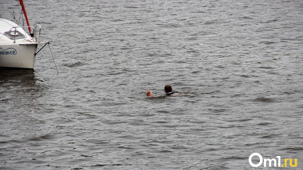 Утонул не умея плавать. Утонувшие в Омске в Иртыше 15 июля 2020. Омская область утонул мужчина в Иртыше в Нововаршавке. Омск Иртыш рыбаков зеленый остров.
