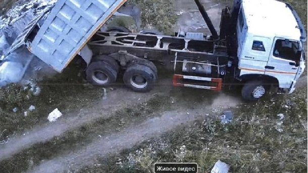 Омичей, выбросивших мусор на обочину, оштрафуют на 80 тысяч