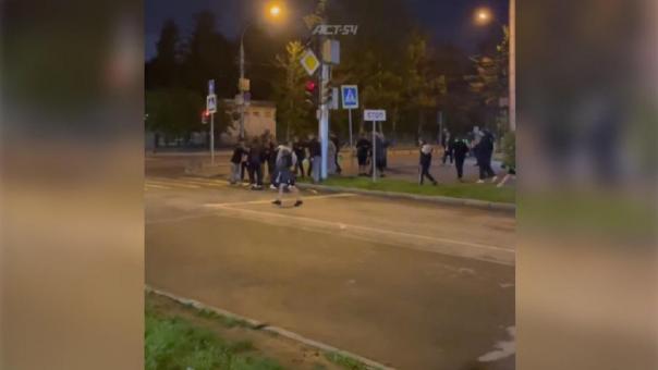 Подростки устроили драку на перекрёстке Горького и Советской в Новосибирске