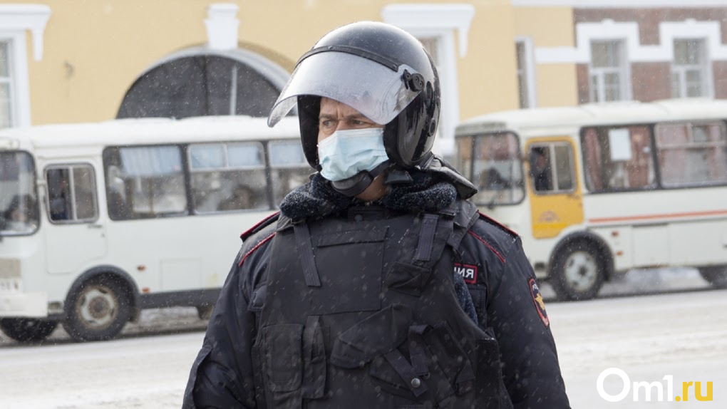 Мужчина в военной форме открыл стрельбу по полицейским в Ростовской области
