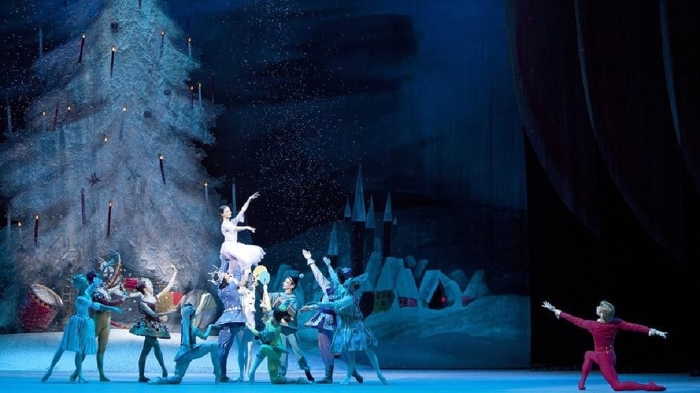 Семьи мобилизованных омичей свозили в Москву на рождественскую постановку Большого театра