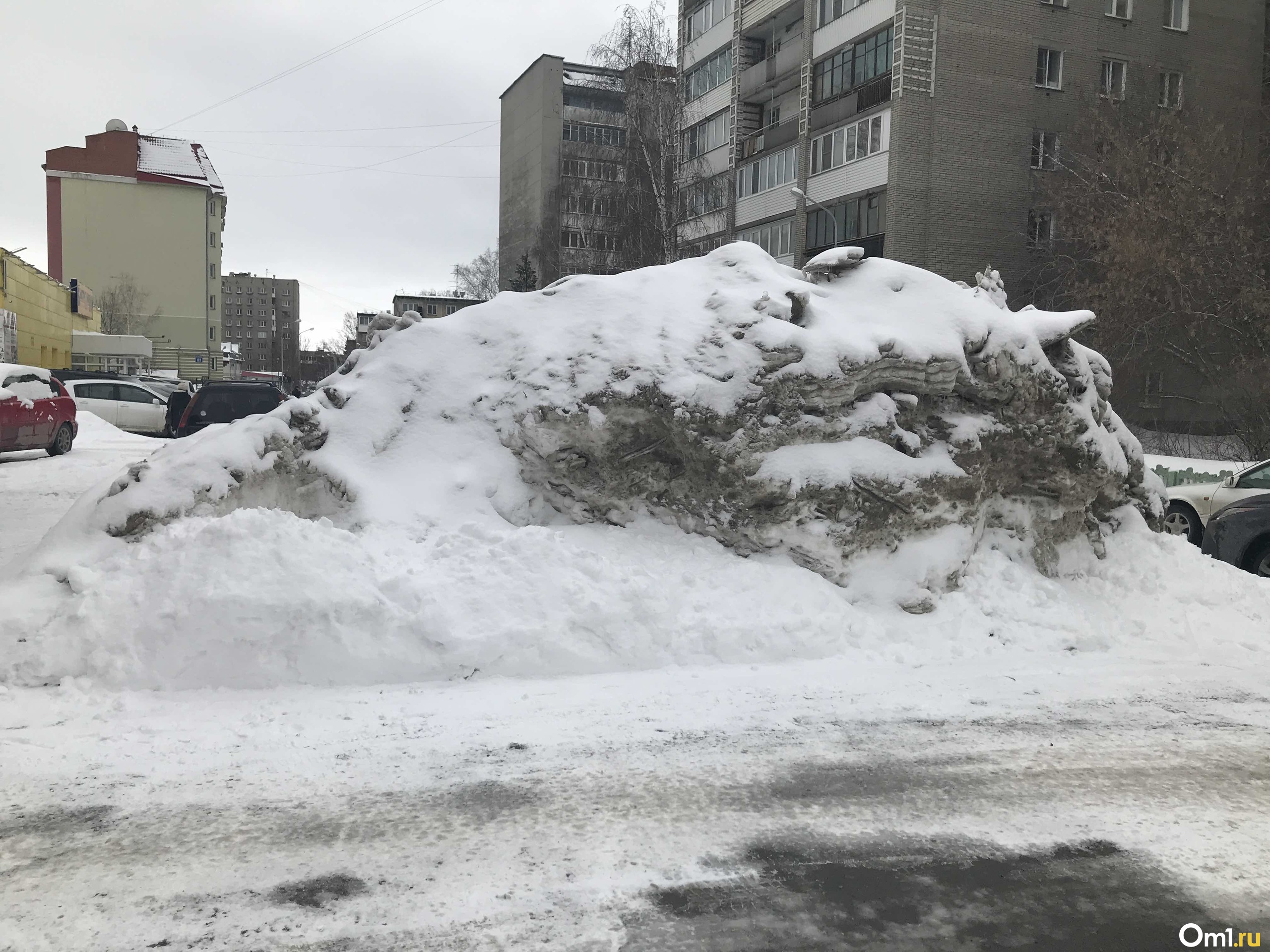 Появятся сугробы. Сугробы в Новосибирске. Рекордные снегопады в Новосибирске. Сугробы в ночном Новосибирске. Обильныйый снег сугробы заносы.
