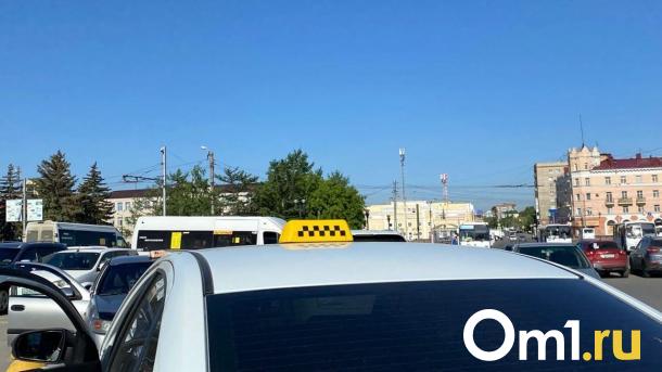 Омичам рассказали, как сэкономить на такси 8 марта