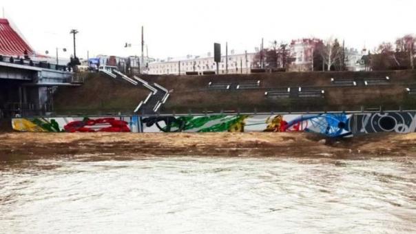 Нарисовать граффити в центре Омска распорядился Виталий Хоценко