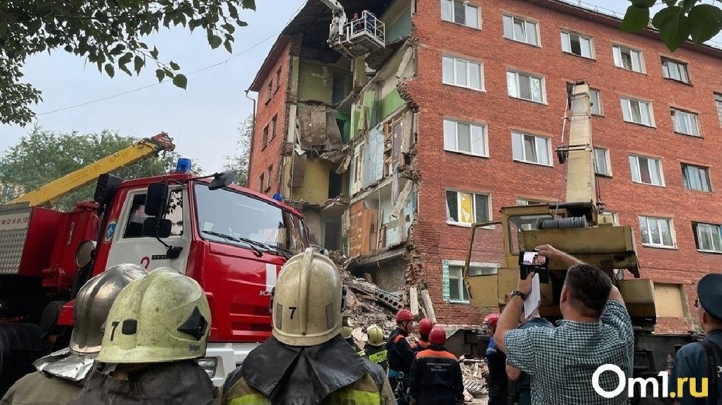 В Омске может развалиться кирпичная пятиэтажка