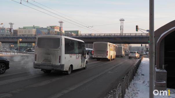 «Работать некому»: перевозчики рассказали, почему в Омске плохо ходит транспорт