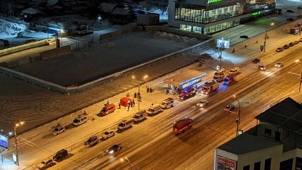 Новосибирцев напугали автомобили спецслужб у метро: спасатели объяснили причину их появления