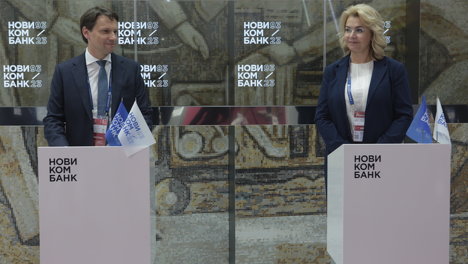 Новикомбанк и ВЭБ.РФ инвестируют 60 млрд рублей в развитие авиа- и автомобилестроения