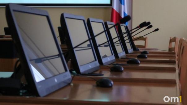 Депутат лишился мандата из-за своей жены в Новосибирской области