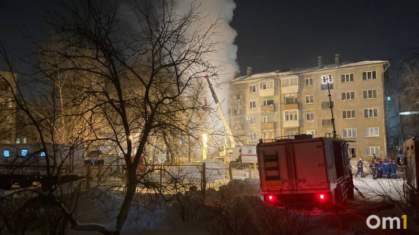 Спасатели продолжают разбирать завалы в обрушенном доме в Новосибирске. ФОТО