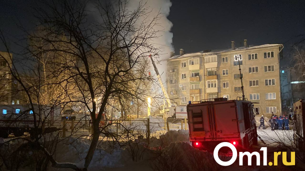 Спасатели продолжают разбирать завалы в обрушенном доме в Новосибирске. ФОТО