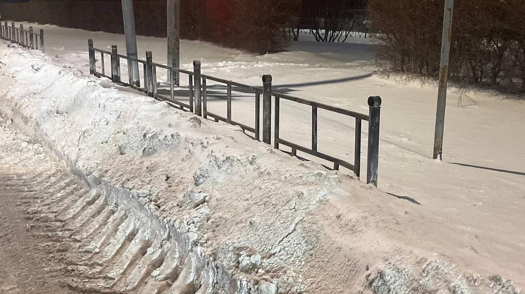 Узкие дороги и колеи: Хоценко назвал самый проблемный район Омска по уборке снега