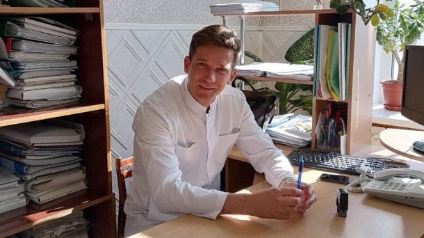 От автомеханика до детского массажиста: омский медбрат рассказал, как нашёл своё призвание