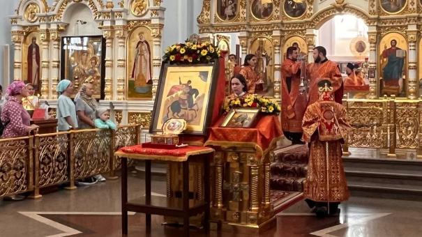 В Успенский собор Омска привезли мощи Георгия Победоносца