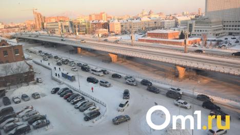Утром 11 декабря Омск стоит в восьмибалльных пробках
