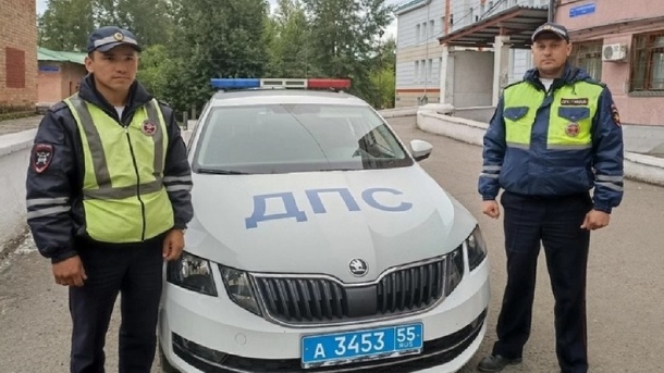Омские полицейские спасли ребёнка, на голову которого упал прицеп от машины