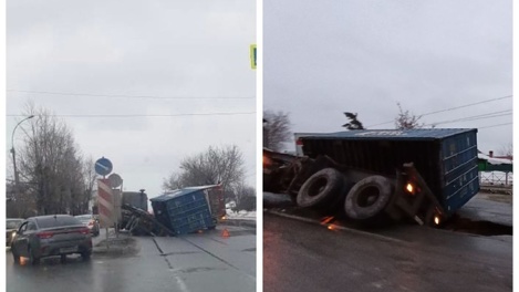 Дыра в асфальте: дорожное покрытие провалилось под контейнеровозом в Новосибирске