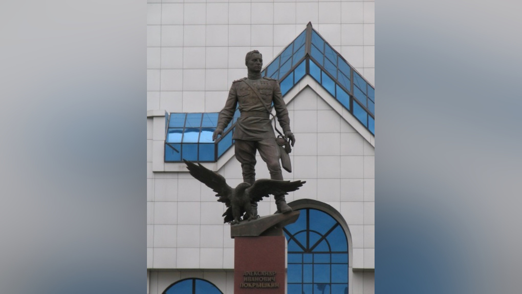 Стало известно, куда перенесут памятник Александру Покрышкину в Новосибирске