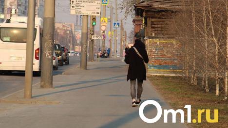 Омичи шутят над «благоустройством» на 3-й Чередовой — асфальт уложили в грязь