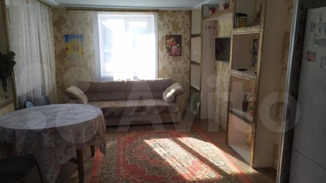 Коттедж с дизайнерским ремонтом и бомбоубежищем продают в Новосибирской области за 15 млн рублей