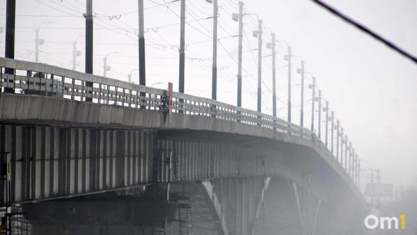 Каждую неделю: мост у омского Телецентра начнут перекрывать полностью