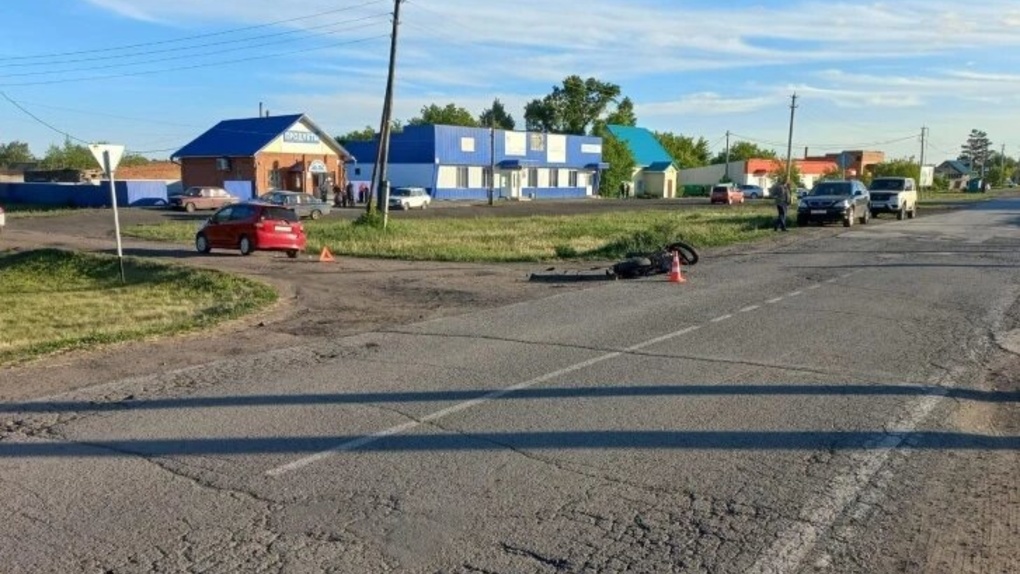 17-летний мотоциклист погиб после столкновения с Honda Fit под Новосибирском