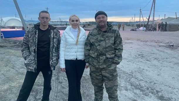 Депутат Омского горсовета Анна Степаненко передала гуманитарную помощь мобилизованным сибирякам