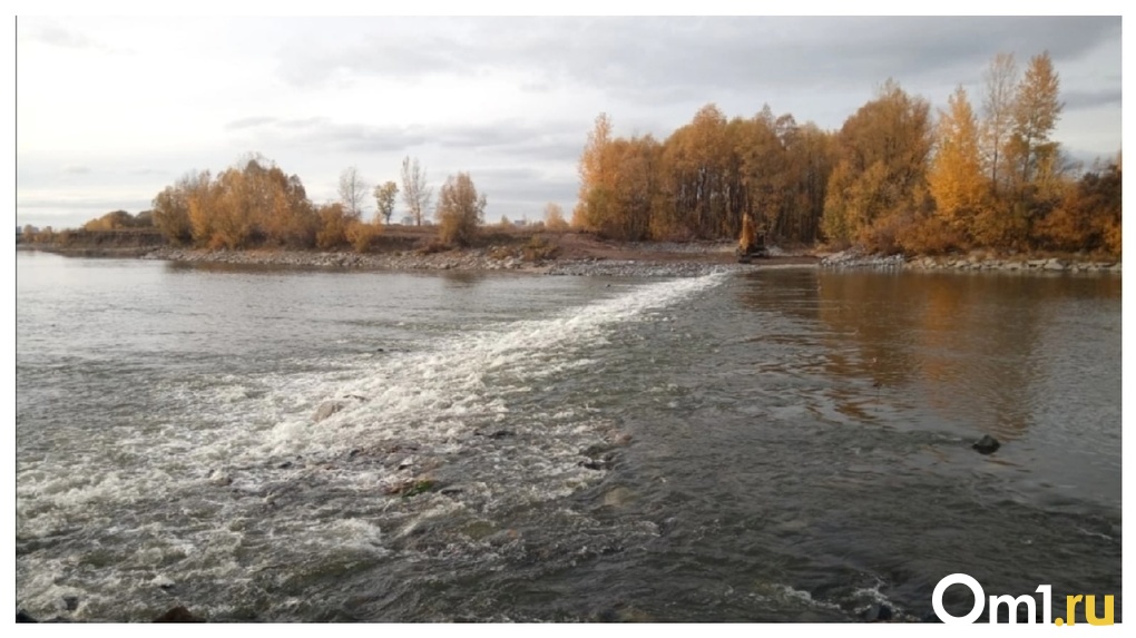 Строят дамбу Работы на новосибирской реке Ине взволновали горожан