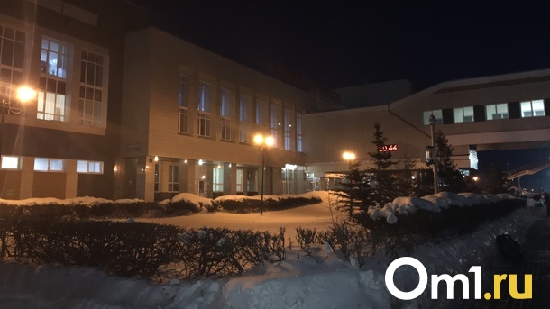 В Барабинске в Новосибирской области мужчина выпал из окна железнодорожного вокзала